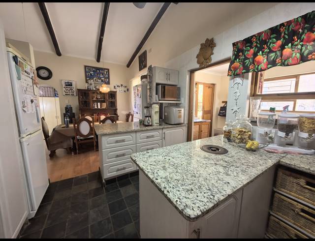 5 BEDROOM HOUSE FOR SALE IN FRAAIUITSIG